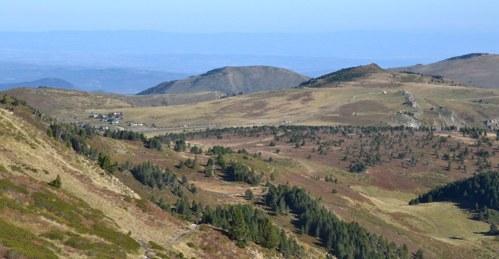 Masyw Montagne Noire, na terenie którego odkryto zdumiewające skamieniałości / źródło: Lucas Destrem, Wikimedia Commons, CC BY-SA 4.0
